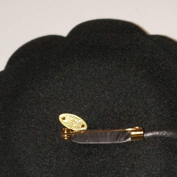 Rare CHANEL Black Fur Felt Double Brim Cloche Hat with Detachable Camellia - Picture 4 of 6